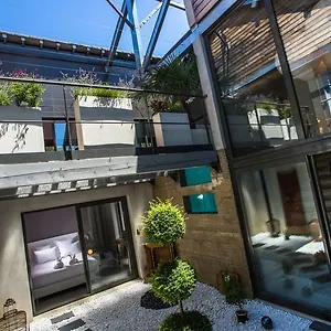 ** Couette-café Be Loft Pool & France